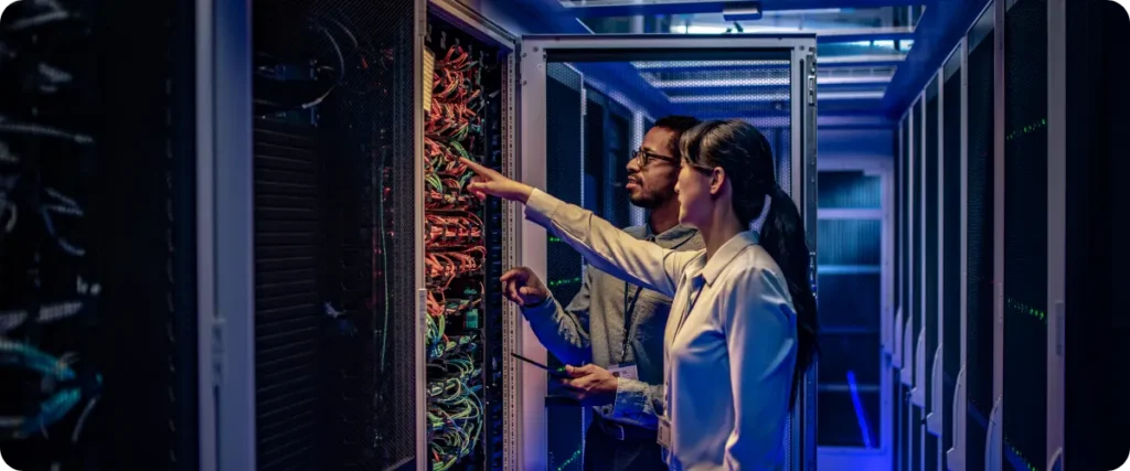 Incident Management Team arbeitet in einem Server Room